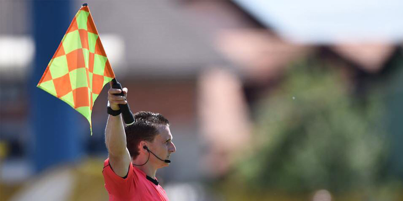 flag signal of assistant referee reffcom